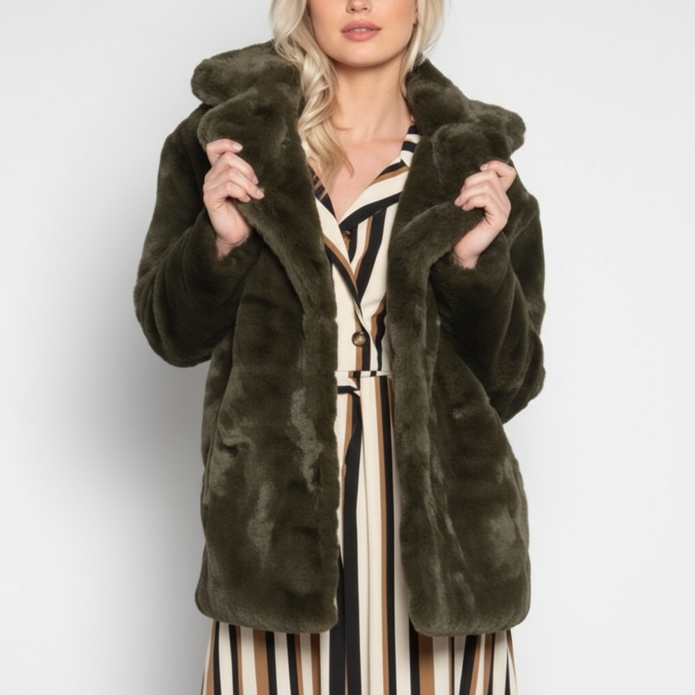 Olive Green Faux Fur Coat Plush Long Sleeve Jacket 
Luscious Emerald Size Large
